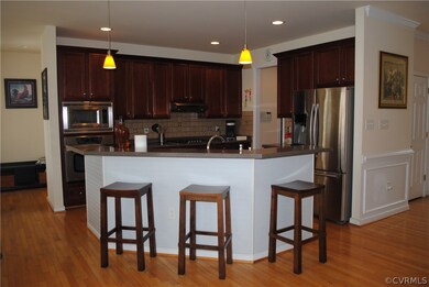 SPACIOUS EAT-IN KITCHEN WITH STAINLESS STEEL APPLI
