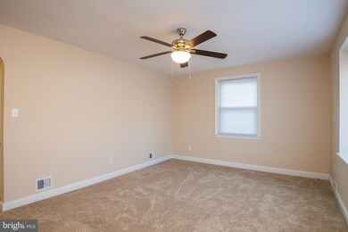 212 W Bellevue Ave, Reading, PA 19605 - photo 2