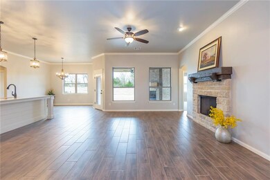 1608 NE 15th St, Moore, OK 73160 - photo 4