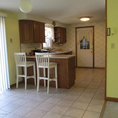 Eat-in Kitchen