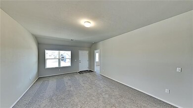 1930 Oak Tree Ct, Shawnee, OK 74804 - photo 4