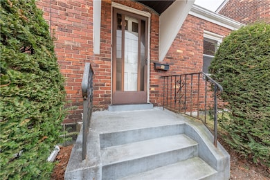 Just a few steps to the front door.