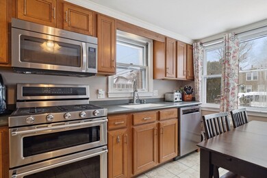 135 Weare St, Lawrence, MA 01843 - photo 2