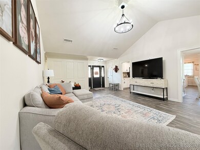 284 S Kit Carson St, Fort Gibson, OK 74434 - photo 5