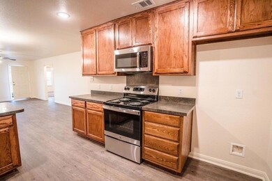 406 Atlantic St, Cleburne, TX 76031 - photo 4