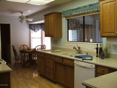 Kitchen & Eating Area