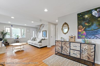 LivingRoom-439ShadyLn-Hom