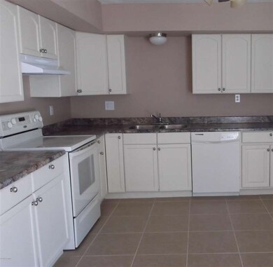 LARGE KITCHEN