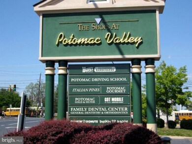 12307 Chagall Dr, North Potomac, MD 20878 - photo 5