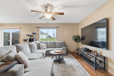 3335 Stoneview Cir SW unit 3335, Cedar Rapids, IA 52404 - photo 2