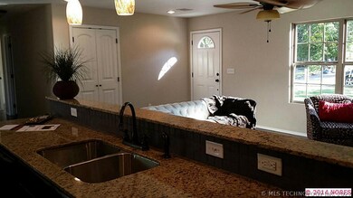 532 E 6th St, Claremore, OK 74017 - photo 6