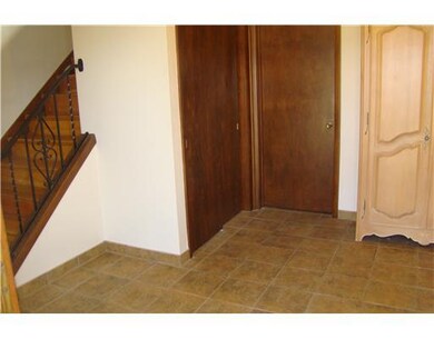 Entry/Foyer.