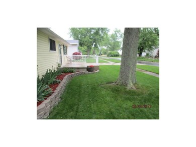 662 Sunset Ave, Sheffield Lake, OH 44054 - photo 2