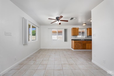 132 E Center St, Taft, CA 93268 - photo 5