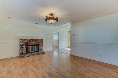 1686 Mistletoe Ln, Redding, CA 96002 - photo 4