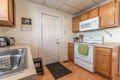 902 N Pine St, Lansing, MI 48906 - photo 7