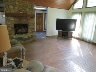 709 Mt Pleasant Dr, Locust Grove, VA 22508 - photo 5