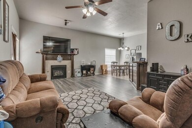 1128 Glen Eagles Ct, Norman, OK 73072 - photo 2