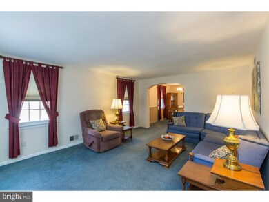 213 Evergreen Ave, Folsom, PA 19033 - photo 4