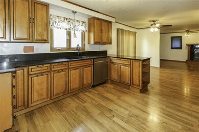 4001 SE 26th St, Des Moines, IA 50320 - photo 3