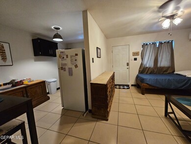 3910 Lincoln Ave unit 2, El Paso, TX 79930 - photo 2