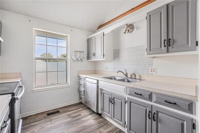 6618 W 152nd St, Overland Park, KS 66223 - photo 5