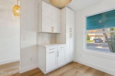 10-web-or-mls-9_426 Aquatic Dr