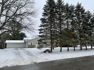 617 W Church Ave, Reed City, MI 49677 - photo 2