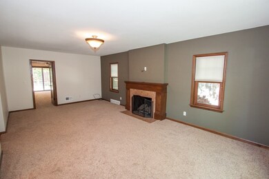 Accent wall, ventless gas log insert
