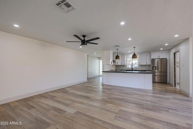 Living:Kitchen