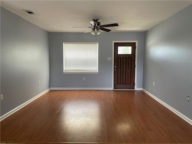 2712 Dauterive DriveLiving Room