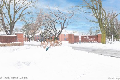 27654 E Echo Valley unit 234, Farmington Hills, MI 48334 - photo 2