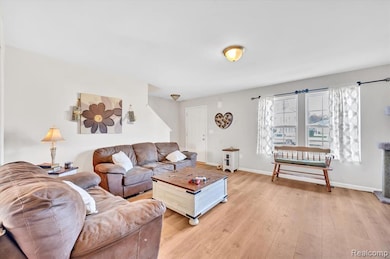 1031 Kemperwood Ct, Howell, MI 48843 - photo 6