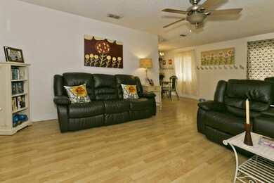 006_Living Room