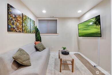 7911 5th Ave NE unit 2, Seattle, WA 98115 - photo 2