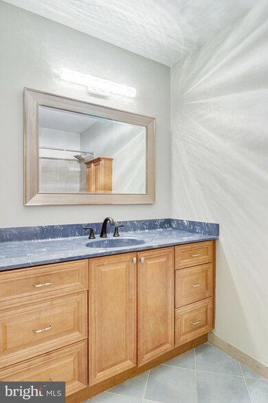 5961 Ohara Landing Ct, Burke, VA 22015 - photo 6