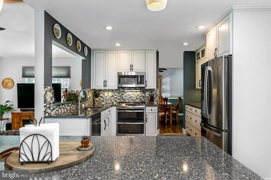 7476 Brandenburg Cir, Sykesville, MD 21784 - photo 4