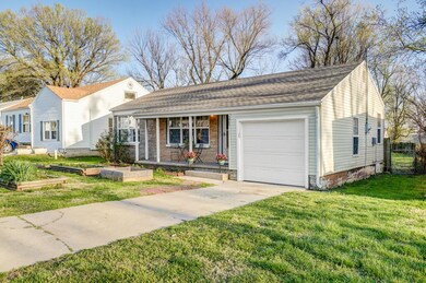 1422 E Locust St-3
