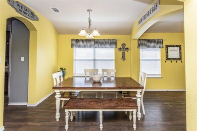 215 Candlewood Cir, Gainesville, TX 76240 - photo 6