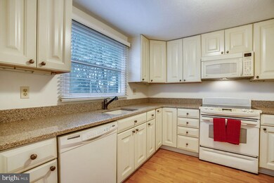 6397 Fairmead Ln, Columbia, MD 21045 - photo 4