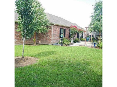 Yard/Garden. Backyard