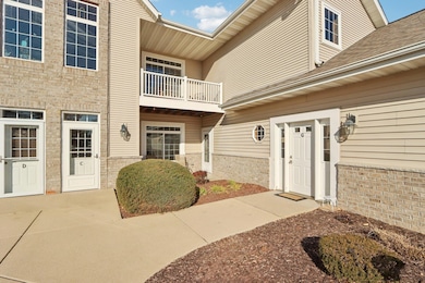 1617 Grey Fox Trail unit G, Mukwonago, WI 53149 - photo 3