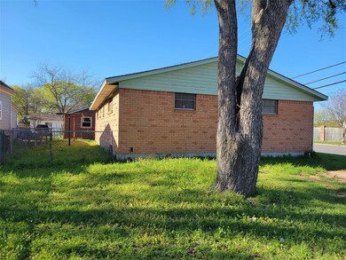 1701 Granbury St, Cleburne, TX 76033 - photo 5