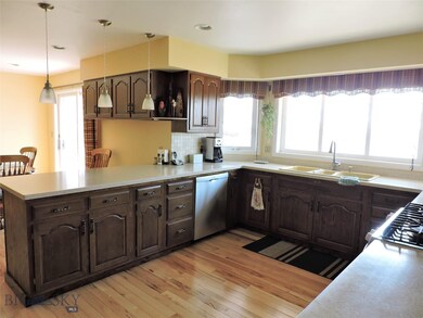 Lots of cupboard and counter space