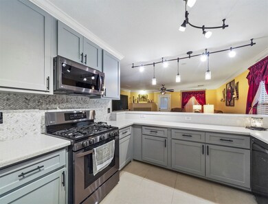 9111 Delmont Park Ln, Houston, TX 77075 - photo 3