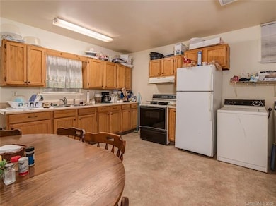 952 W Chapel Rd, Asheville, NC 28803 - photo 2