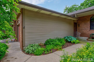 646 Spring Ln, Holland, MI 49423 - photo 2