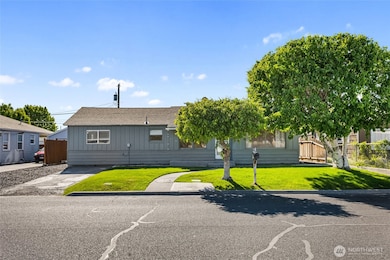 129 G St SE, Ephrata, WA 98823 - photo 2