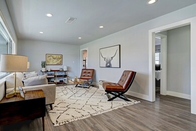 2302 Cheshire Ln, Houston, TX 77018 - photo 4