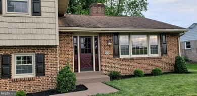 218 E Spruce St, New Holland, PA 17557 - photo 2